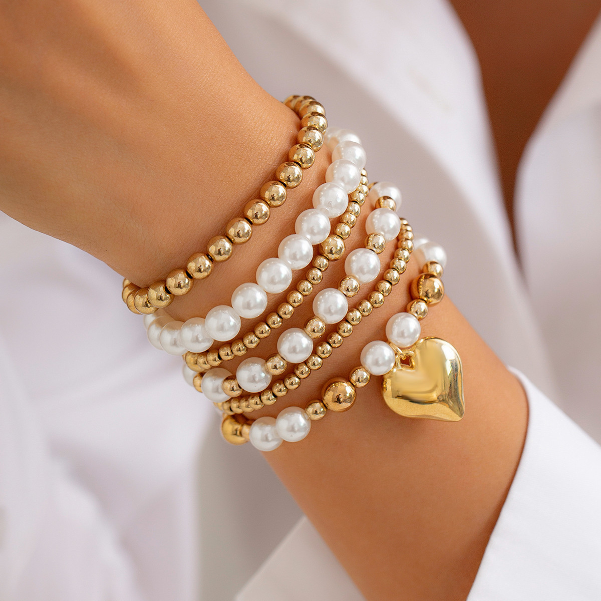 Minimally designed pearl bead bracelet with fashion sense and heart-shaped hollow Bracelet set - Bild 6