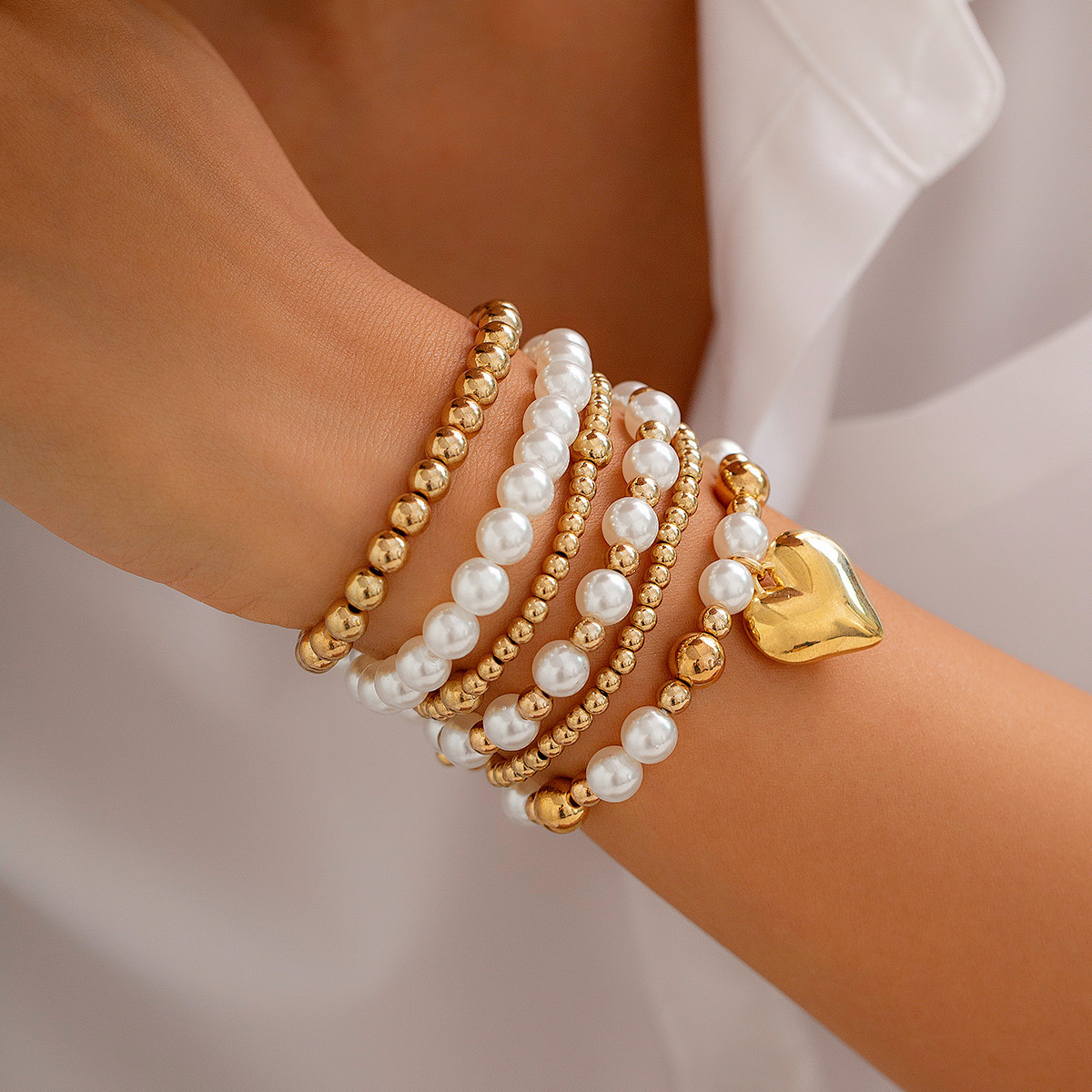 Minimally designed pearl bead bracelet with fashion sense and heart-shaped hollow Bracelet set - Bild 2